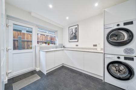 1403503-7-697909d...