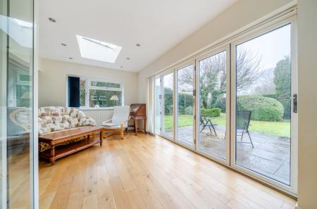 1409099-20-6984cf...