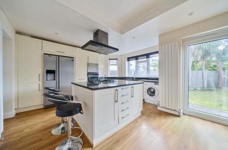 1299078-8-6836f3e...