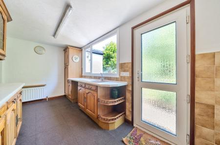 1296225-28-682499...