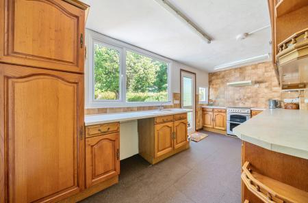 1296225-24-682499...