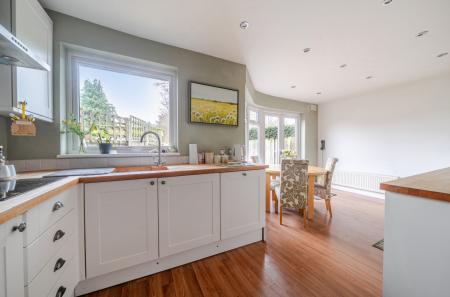 1371821-16-696e19...