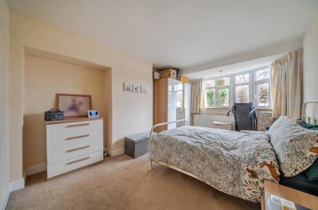 1371821-11-696e18...