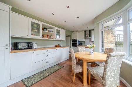 1371821-17-696e19...