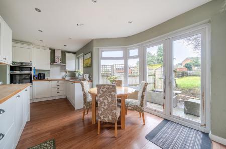 1371821-18-696e19...