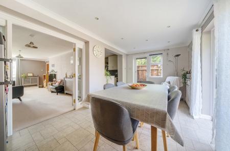 27-681343e160bff-...