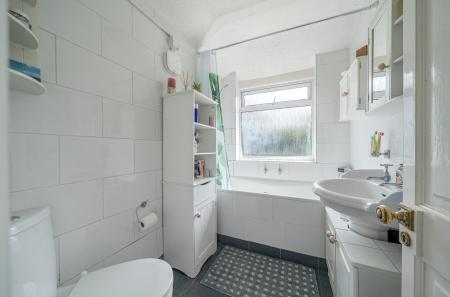 1294469-15-682d0b...