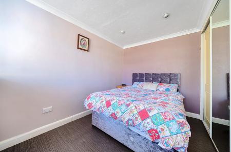 1296612-4-682b51f...