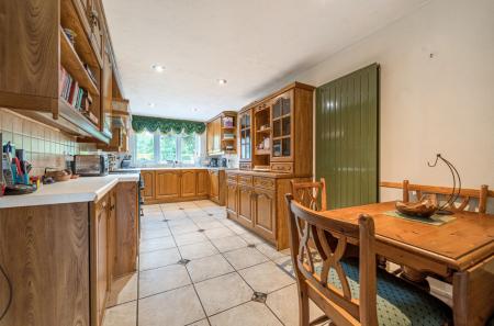 1295884-6-6835d72...