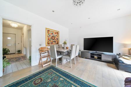 1306065-7-685422a...