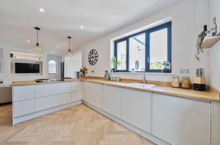 1312298-18-6852bf...