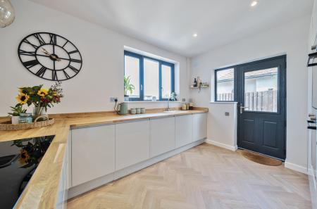 1312298-16-6852be...