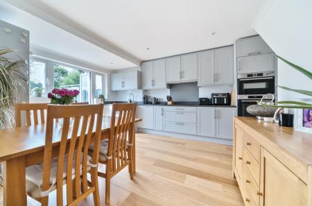 1316096-21-685d98...