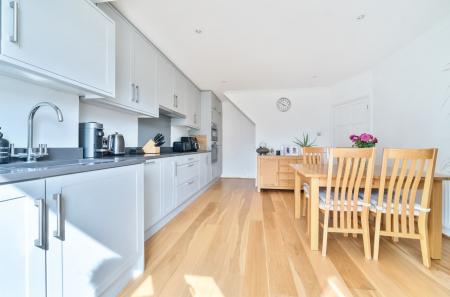 1316096-24-685d98...