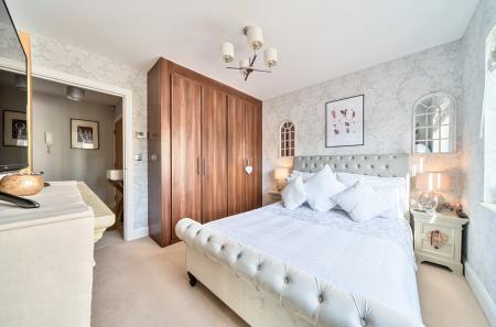 1316104-7-685d9a0...