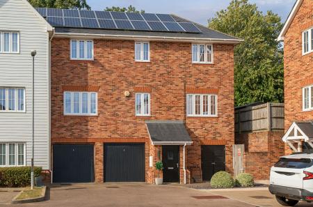 1316104-4-685d99c...