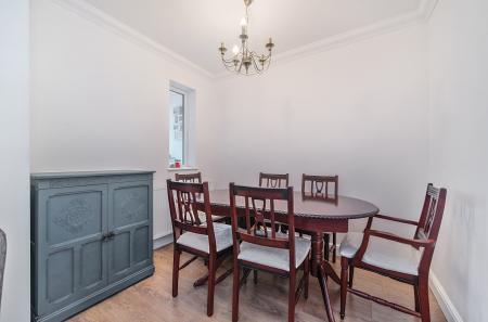 1304621-3-684895e...