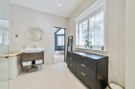 1316626-9-686cf8e...