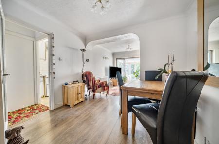 1318901-4-686553e...