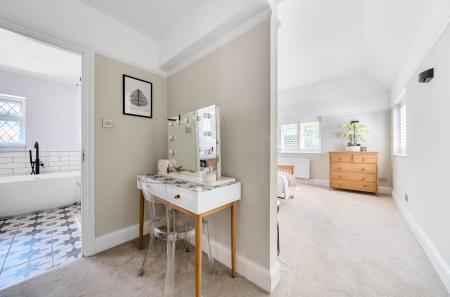 1320235-2-687207c...