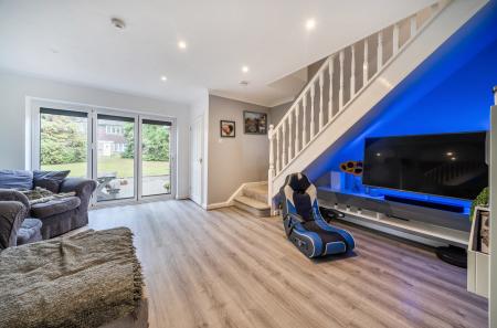 1345863-4-68b1992...