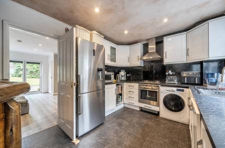 1345863-6-68b1994...