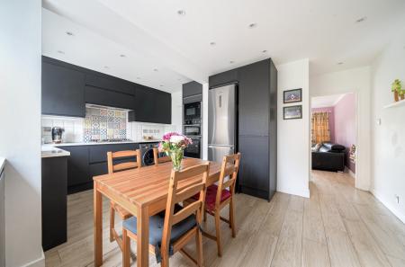 1355475-3-68cc7de...