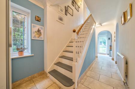 1364073-7-68ed8ce...