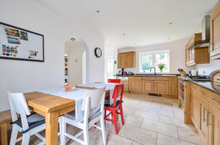 1364073-6-68ed8cc...