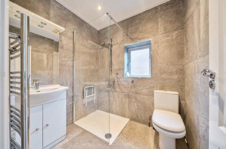 1370368-4-68f17ae...