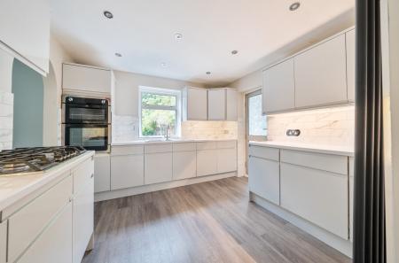 1370368-9-68f17b5...