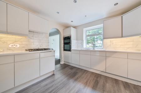 1370368-10-68f17b...