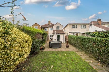 1374183-18-690dc3...