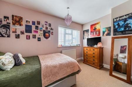 1374183-4-690dc05...