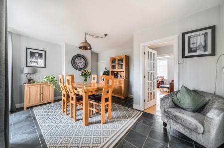 1374183-9-690dc27...