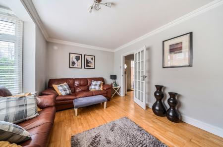 1374183-7-690dc25...