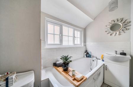 1374183-3-690dc01...