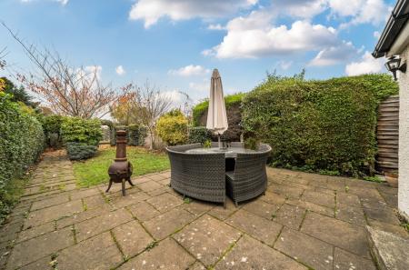 1374183-15-690dc2...