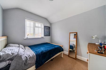 1374183-5-690dc23...