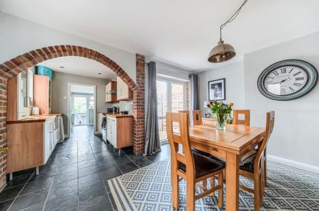 1374183-10-690dc2...