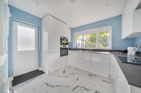 1375790-6-690cab3...