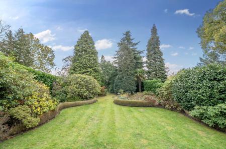 1375790-16-690cac...