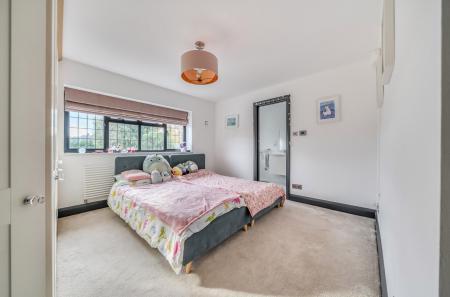 1374280-20-690e5d...