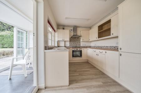 1348032-7-68b72e7...