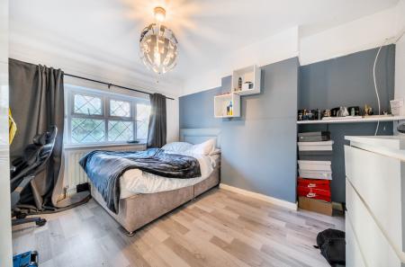 1395106-7-694bcd7...