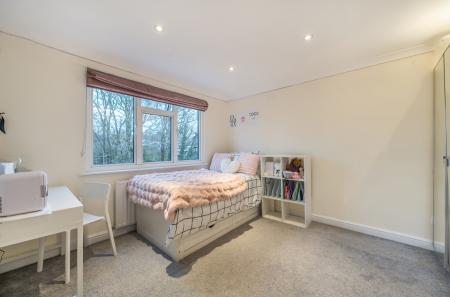 1395656-6-69611f7...