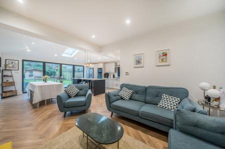 1395656-1-69611ba...