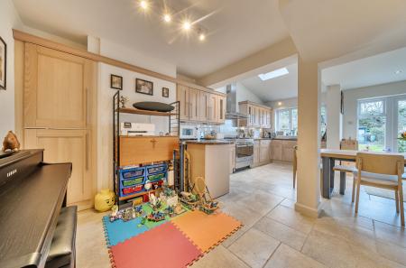 1399985-6-6969866...