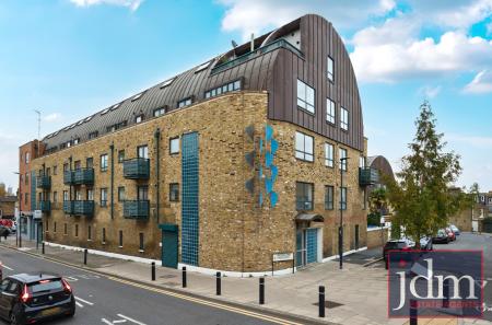 c4d987f7-ff18-469...