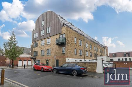 f9b51731-777d-42e...